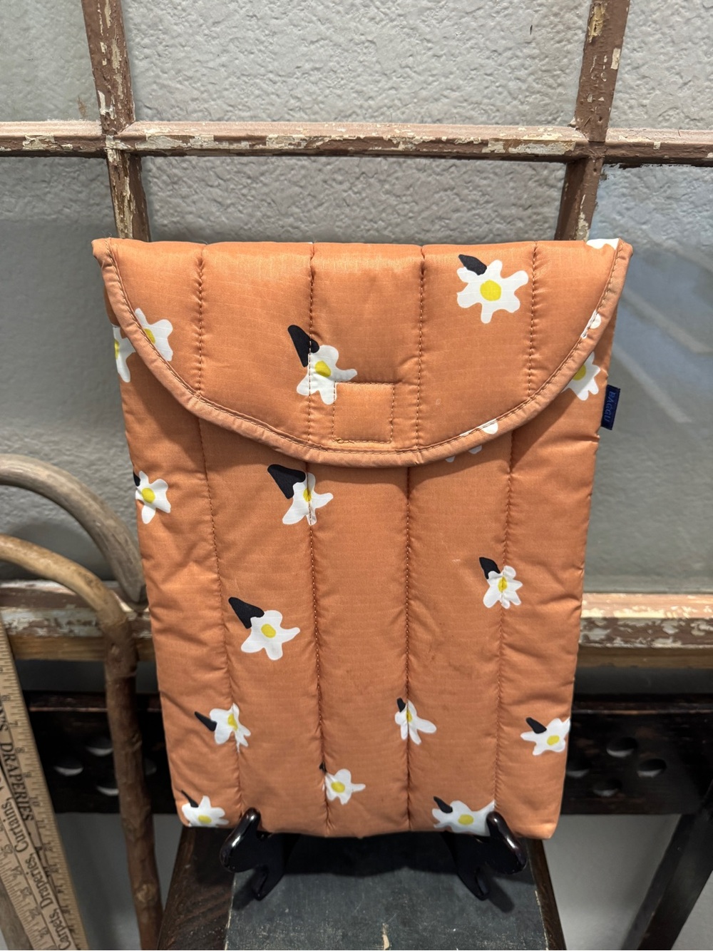 BAGGU Quilted Floral Laptop Sleeve - Orange with White Flowers